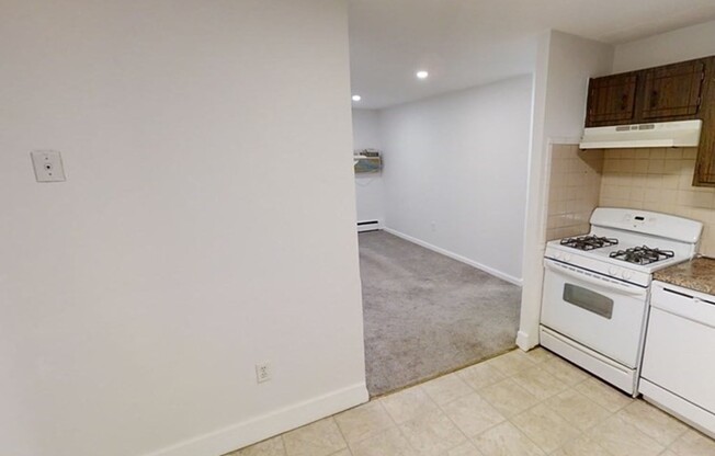 2 beds, 1 bath, 670 sqft, $2,050, Unit 8