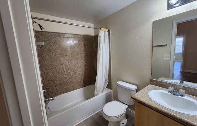 2 beds, 2 baths, $1,400, Unit Unit #1009