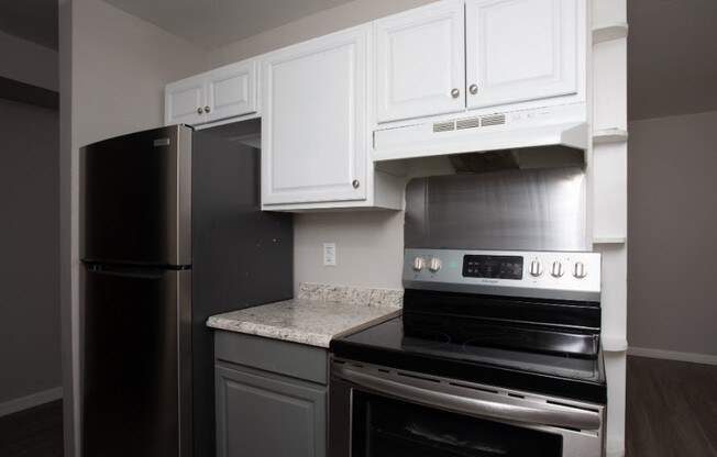 Elevate your living at Courtyards Apartments with modern kitchens featuring sleek stainless steel appliances and stylish cabinetry. Enjoy comfort and convenience in a vibrant community. Schedule your tour today!