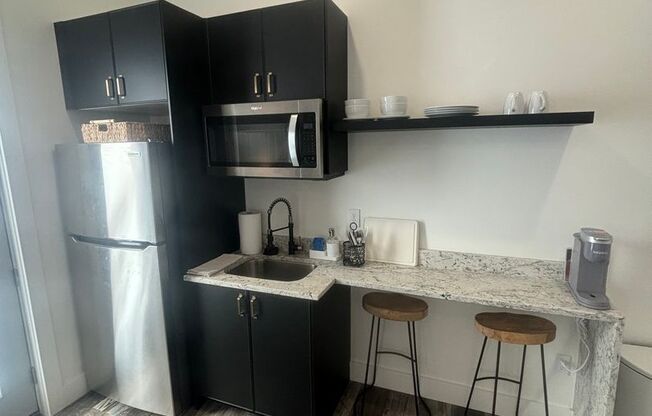 1 bed, 1 bath, $1,900, Unit UNIT B