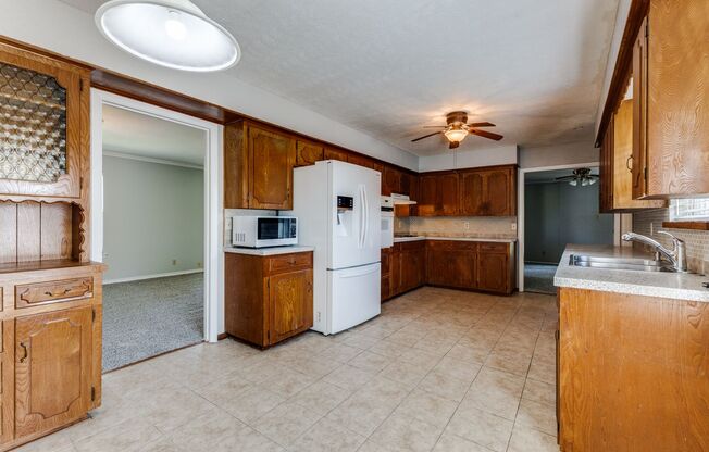 For lease in Garland, TX — this spacious 3-bedroom, 2-bath home offers over 2,300 sq. ft.