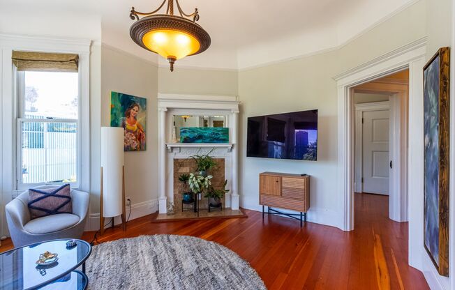 Elegant 4BR/2BA Full Floor Luxury Flat! Laundry! PROGRESSIVE