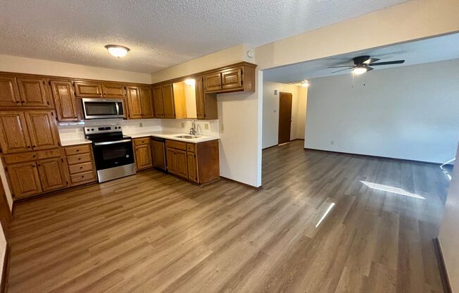 2 beds, 1 bath, $1,395