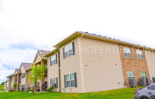 Rent Special $1000 off! 3 Bedroom 2 Bath Condo single car garage in Ankeny!