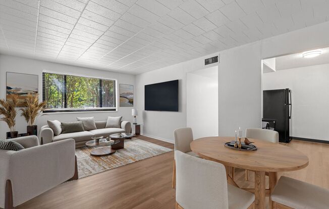 2 beds, 1 bath, 747 sqft, $1,315, Unit Unit E02