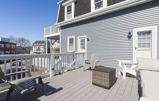 3 beds, 2 baths, $4,200, Unit Harbortown Hideaway