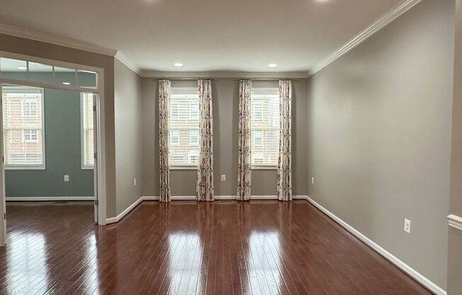 Gorgeous End Unit Garage Townhome In Brambleton for Rent!