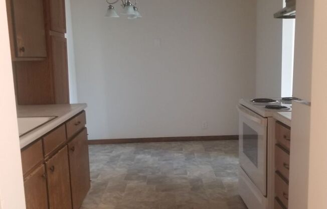 2 beds, 2 baths, 1,100 sqft, $978, Unit 11