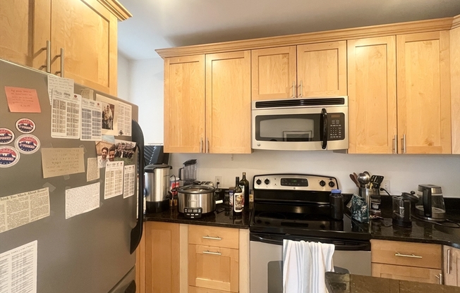 2 beds, 1 bath, $3,600, Unit 32