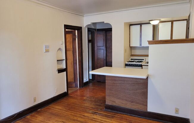 1 bed, 1 bath, $995, Unit 302