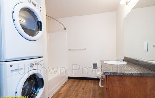 3 beds, 2 baths, 1,275 sqft, $1,900, Unit 231