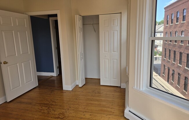 3 beds, 1 bath, 1,400 sqft, $2,900, Unit 3