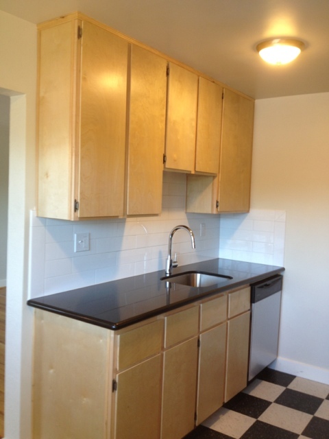 2 beds, 1 bath, 850 sqft, $1,875