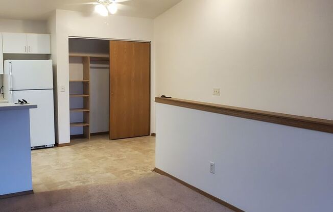 2 beds, 1 bath, 1,010 sqft, $1,269, Unit PL   7611