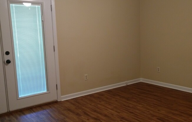 2 beds, 1 bath, $1,300