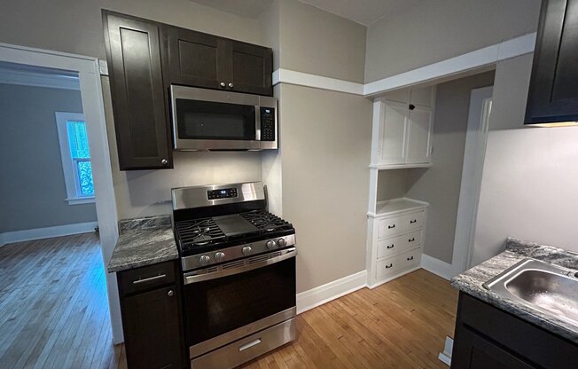 1933 N CAMBRIDGE AVE