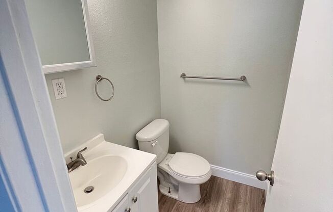 2 beds, 1.5 baths, 800 sqft, $1,700, Unit 242