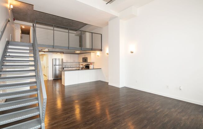 1 bed, 1 bath, 1,005 sqft, $2,795, Unit 102