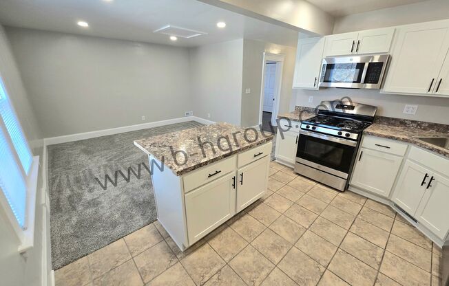 2 beds, 1 bath, 1,111 sqft, $1,250, Unit Upper