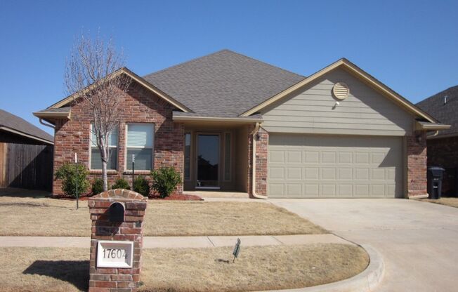 Wonderful 3 bed + office or 2nd living, 2 bath in Edmond