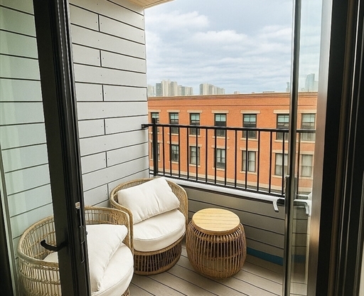 2 beds, 2 baths, 921 sqft, $4,500, Unit 505