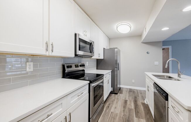 2 beds, 2 baths, 1,000 sqft, $1,450, Unit 2040