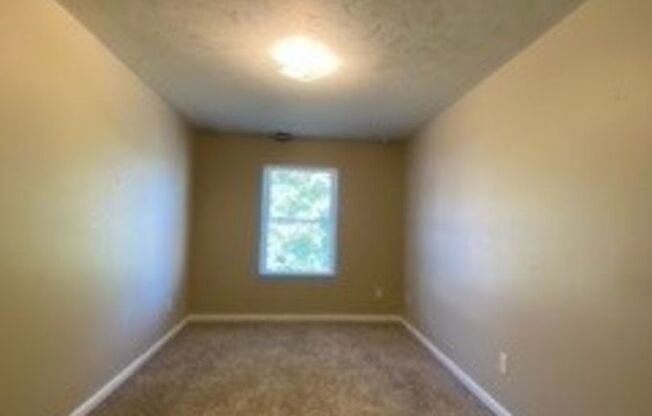 3 beds, 1 bath, $1,195, Unit Apt C