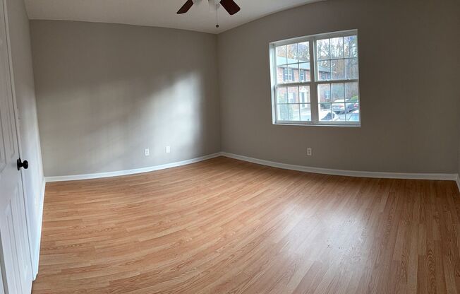 2 beds, 1 bath, $1,500, Unit B2