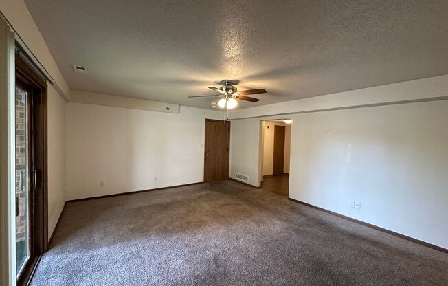 2 beds, 1 bath, $895, Unit 18