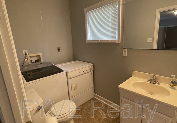 3 beds, 2 baths, 1,350 sqft, $1,950