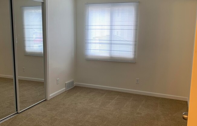 2 beds, 1 bath, $1,000, Unit 108