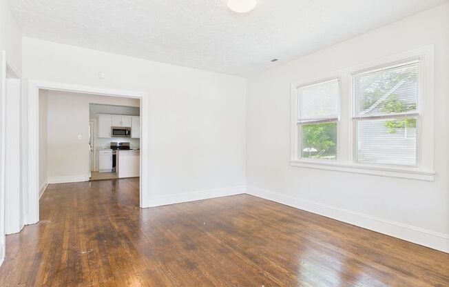 Charming 2 bedroom with Spacious Yard Available NOW!