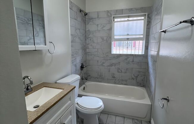 2 beds, 1 bath, $3,052