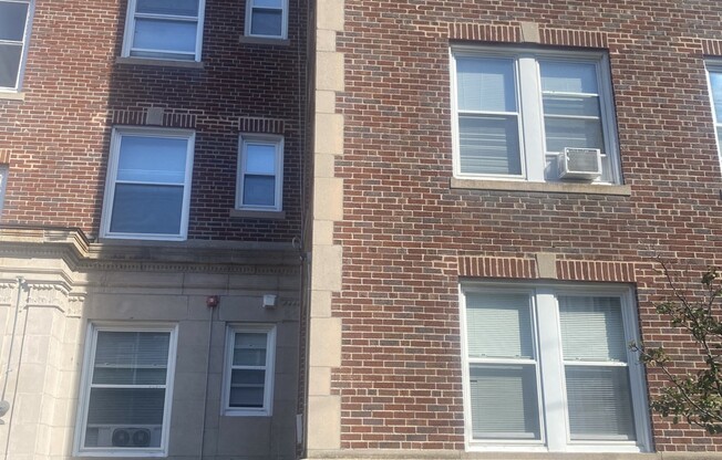 2 beds, 1 bath, 800 sqft, $2,400, Unit 22