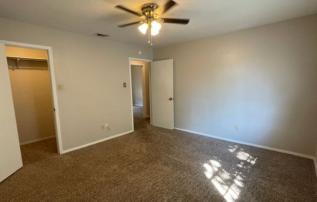 3 beds, 1 bath, $950