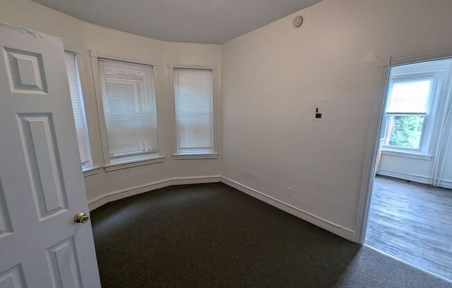 1 bed, 1 bath, 600 sqft, $850, Unit 2nd Fl.