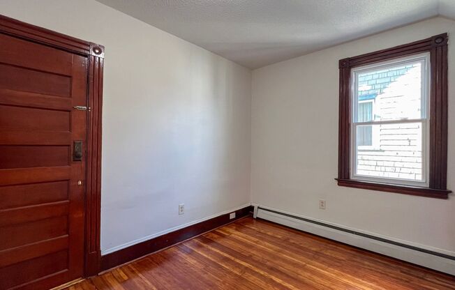 3 beds, 1 bath, $1,750, Unit 3rd Fl