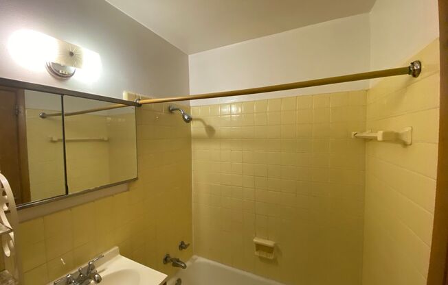 Studio, 1 bath, 600 sqft, $999, Unit 727-021