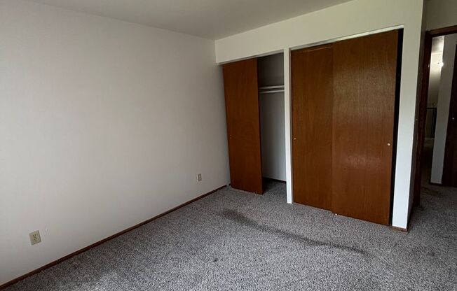 3 beds, 1.5 baths, 1,204 sqft, $1,569, Unit 5176 04