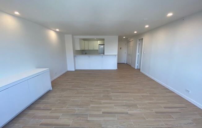 1 bed, 1 bath, 735 sqft, $4,000, Unit 25R