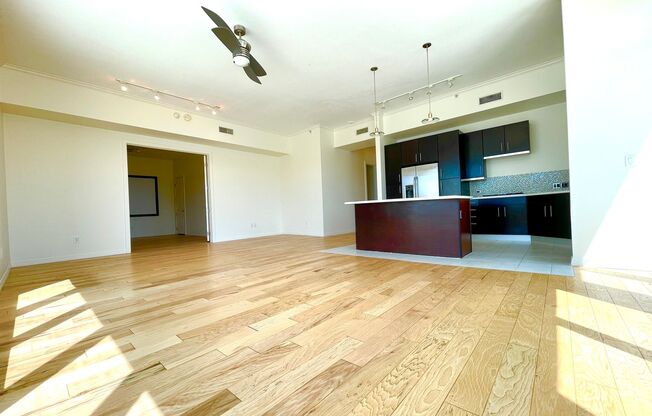 Highrise with view of Sphere