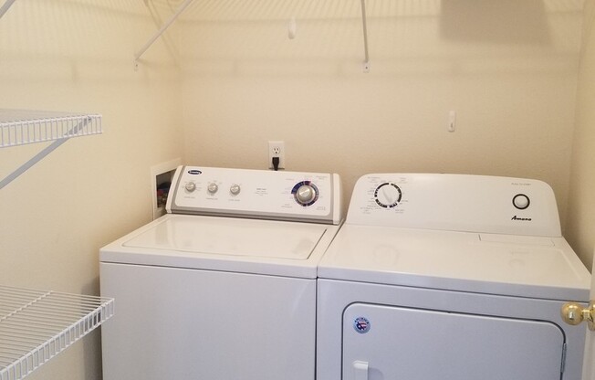 2 beds, 1 bath, $995, Unit #216