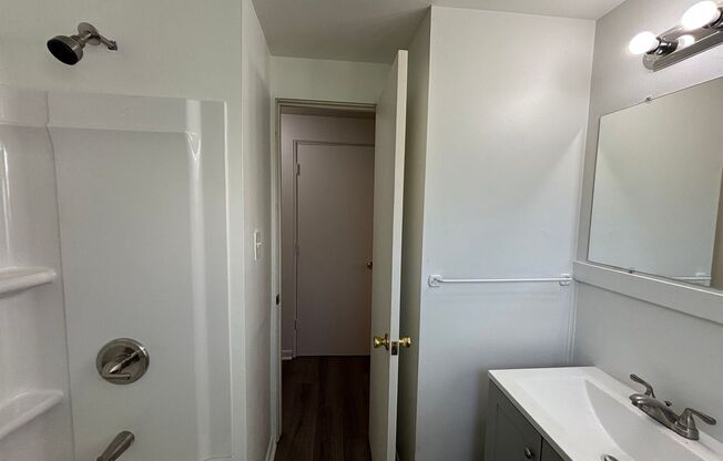 2 beds, 1 bath, $1,095