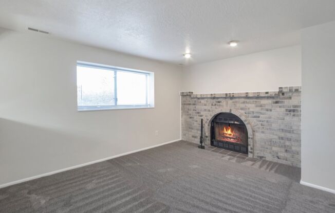 Charming 2 Bed, 1.5 Bath Home with Modern Comforts & Spacious Garage! Available NOW!