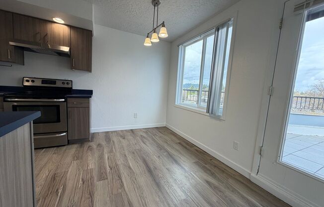 3 beds, 2 baths, 985 sqft, $2,375, Unit 401