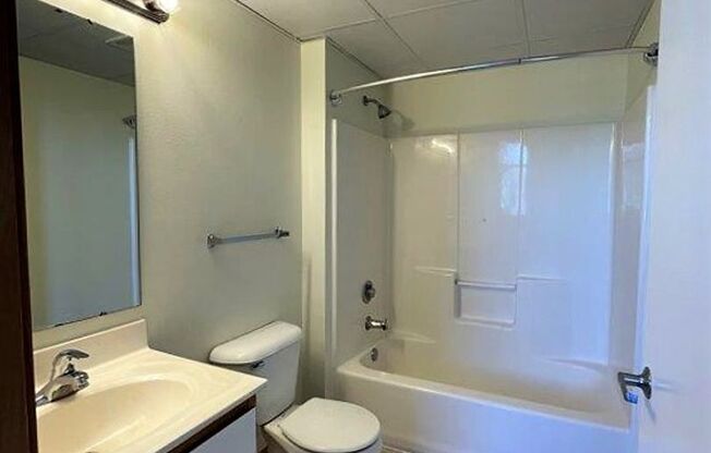 2 beds, 2 baths, 1,025 sqft, $1,975, Unit 201