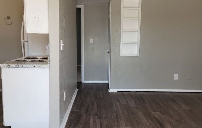 1 bed, 1 bath, 650 sqft, $725, Unit 903-4