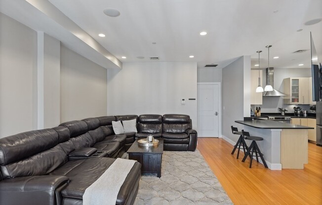 152 Old Colony Ave #10