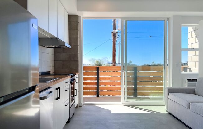 Studio, 1 bath, 285 sqft, $2,120, Unit 201