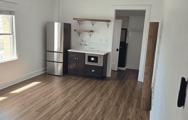 Studio, 1 bath, 350 sqft, $1,615, Unit 314